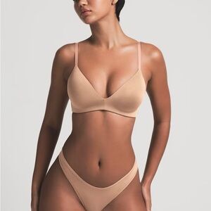 SKIMS Nude Sienna Wireless Form T-shirt Demi Bra 36ddd